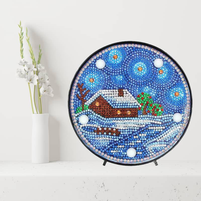 Diamond Painting - Runde LED Lampe, Winterhaus - gedruckt in Ultra-HD - RundeLEDLampe